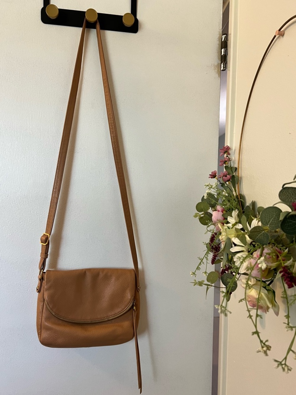 HOBO - Fern Tan Leather Messenger Crossbody